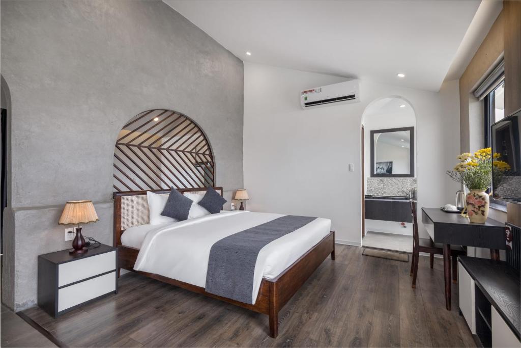 Charm Champion Villa Hoian - 15