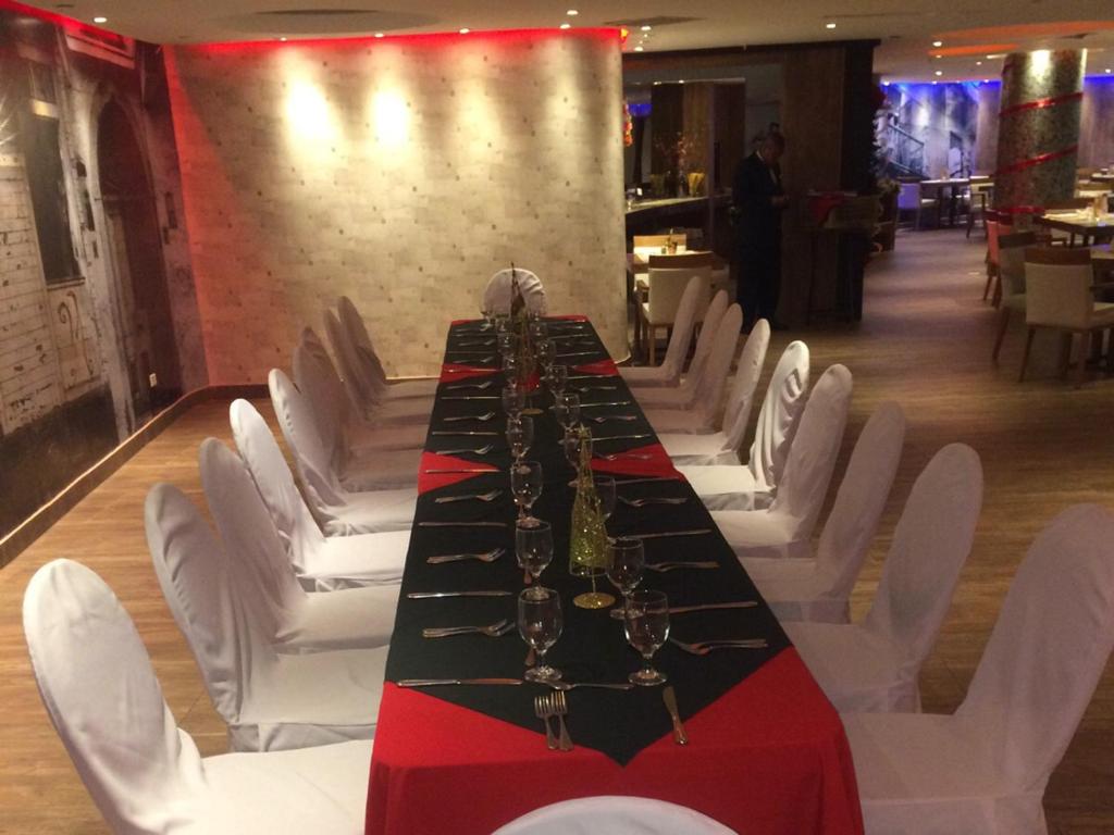 A seating area at Hospedium Princess Hotel Panamá