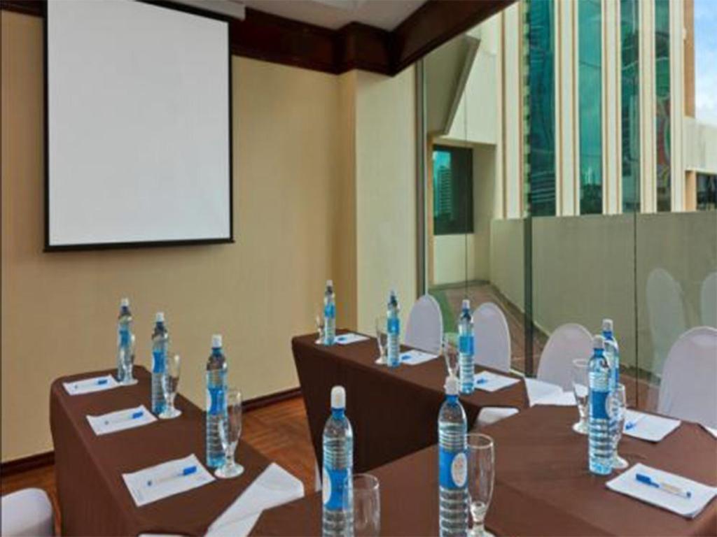 The business area and/or conference room at Hospedium Princess Hotel Panamá