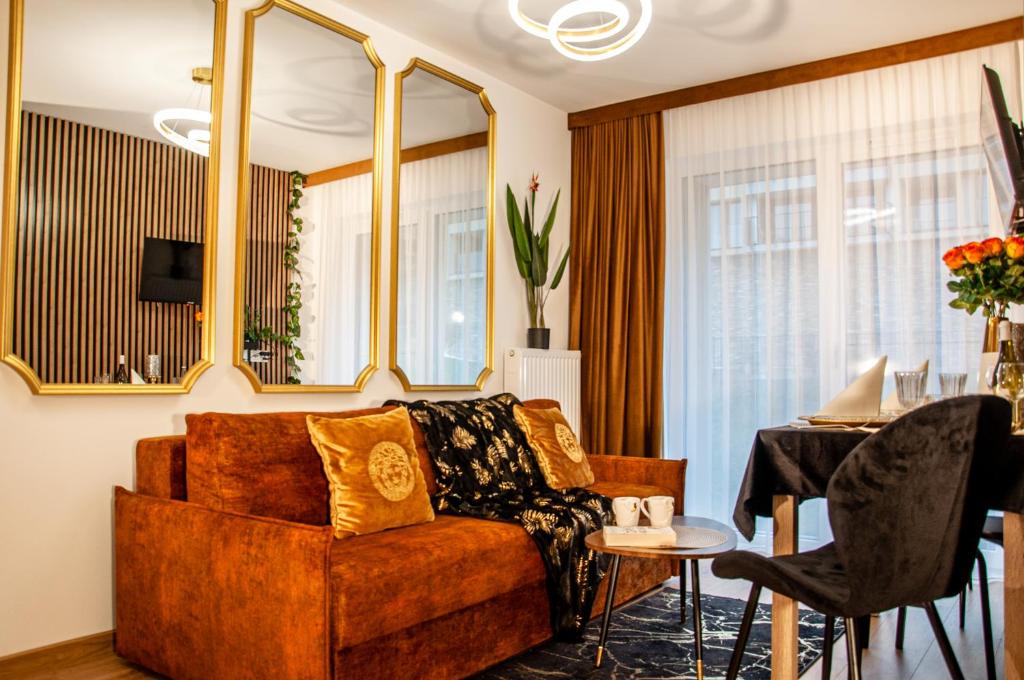 Χώρος καθιστικού στο Cicha 12 18a2 Apartament The Royal Suite Górski z garażem podziemnym w centrum