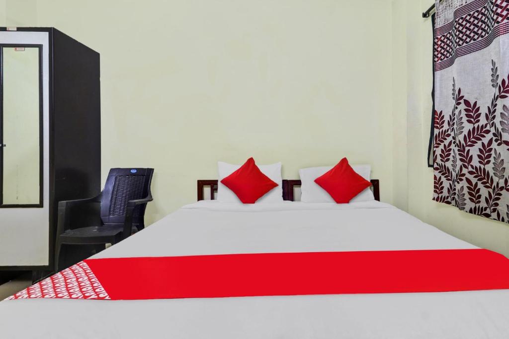 Postel nebo postele na pokoji v ubytování Hotel O Ruby Grand Inn Nallagandla