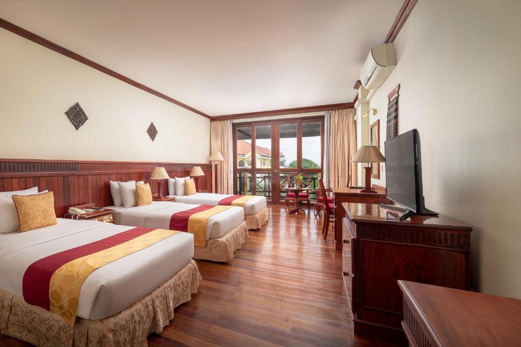 Angkor Paradise Hotel - Deluxe Triple Room With Balcony
