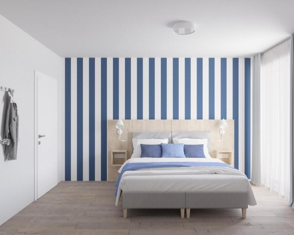 Giường trong phòng chung tại Fairschlafen Boutique Hostel Zimmer 1-02