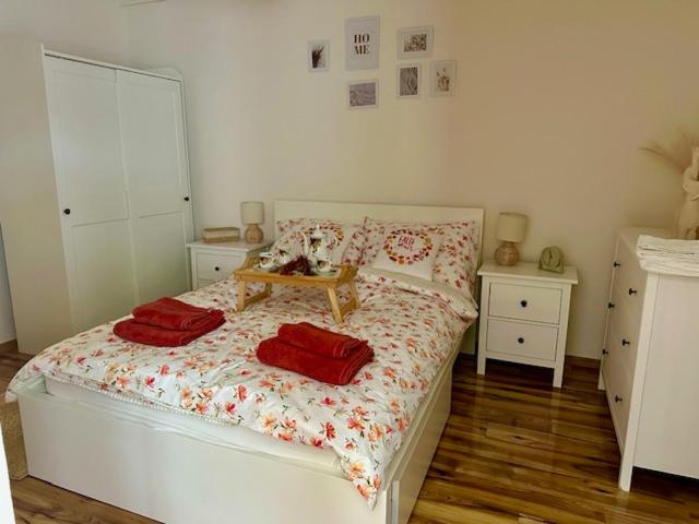 Ένα ή περισσότερα κρεβάτια σε δωμάτιο στο Harmony Suite Apartment