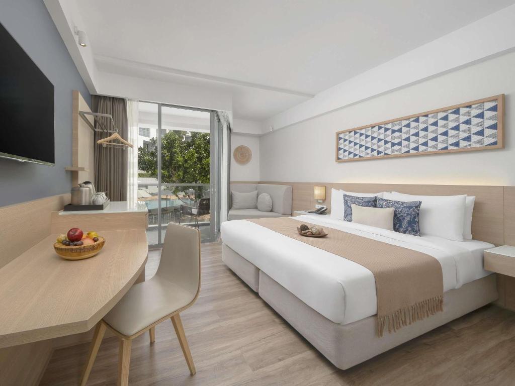 
Superior King Room with Balcony and Pool View
