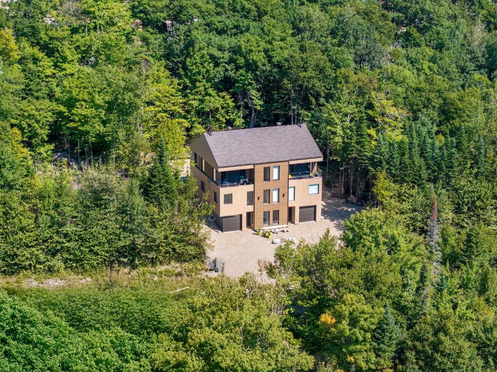 an aerial view of a house in the woods at Sauna & Pool Table - Nordik Attitude in Saint-Philémon