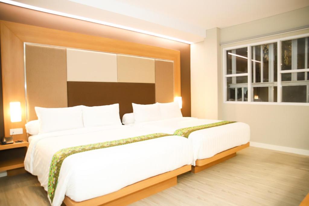Front One Hotel Papua Lestari - Семейный люкс с балконом