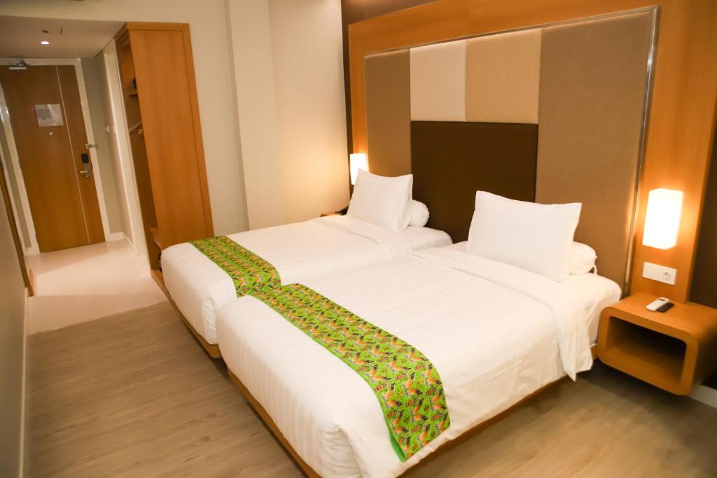 Front One Hotel Papua Lestari - 行政双床间 - 带阳台