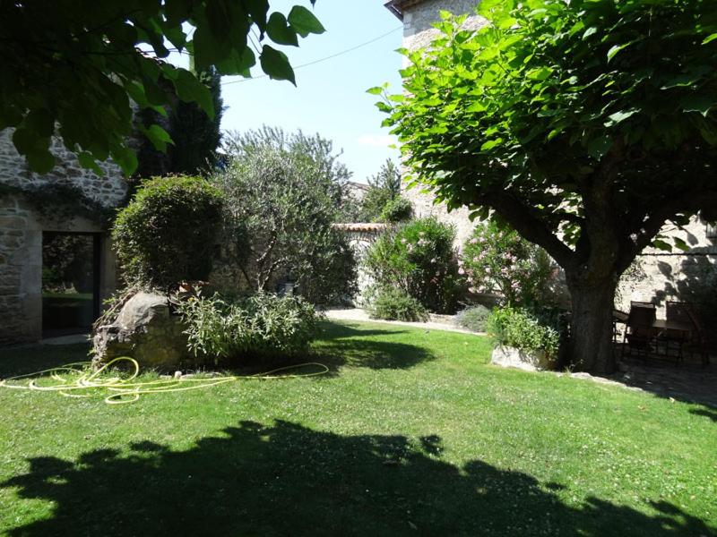 Taman di luar Grands gîtes Ardèche