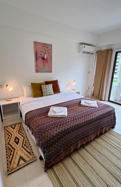 Holiday House Kata & Karon Phuket Hotel - Resim 10