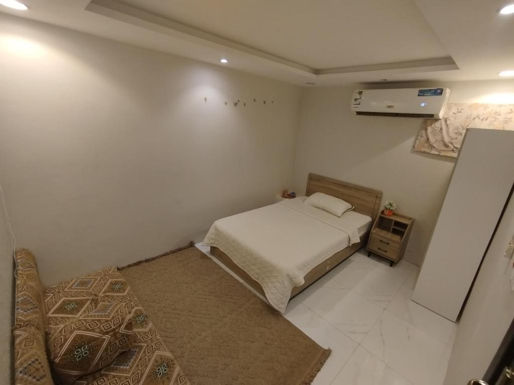 Φωτογραφία από το άλμπουμ του Salam Apartments 6 Small room with private entrance on the street C-6 στη Τζέντα