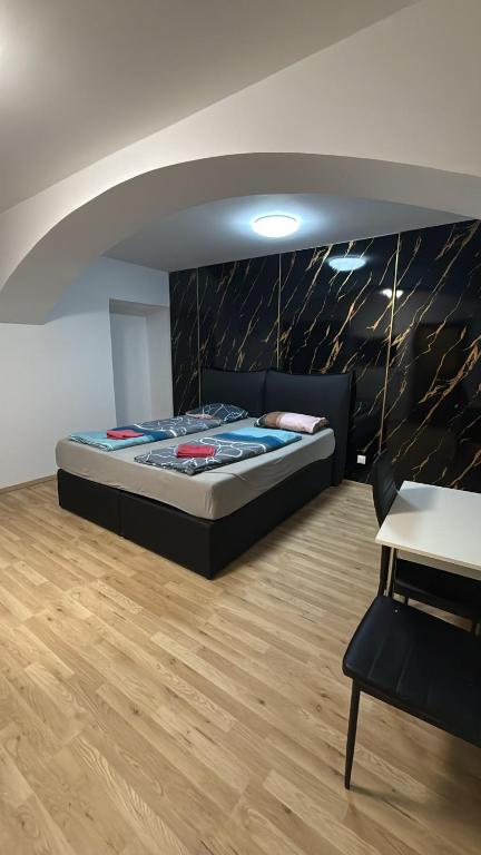 Lovely 1BR &1LR Apt with WiFi Near Amusement Park