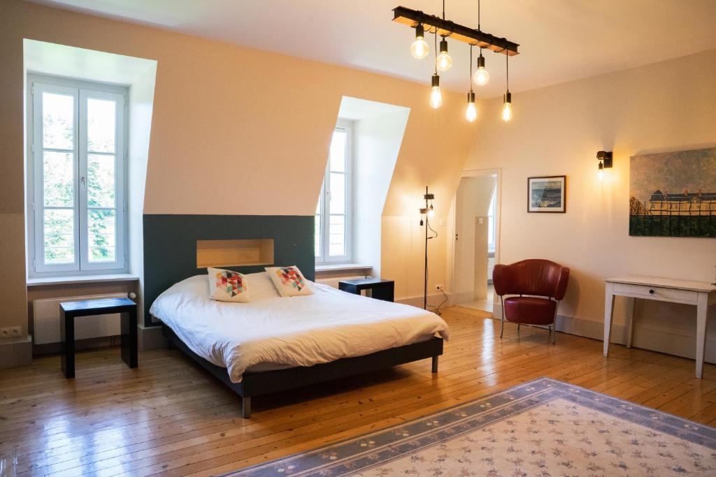 Château des Faugs - Deluxe Suite With View On Forest
