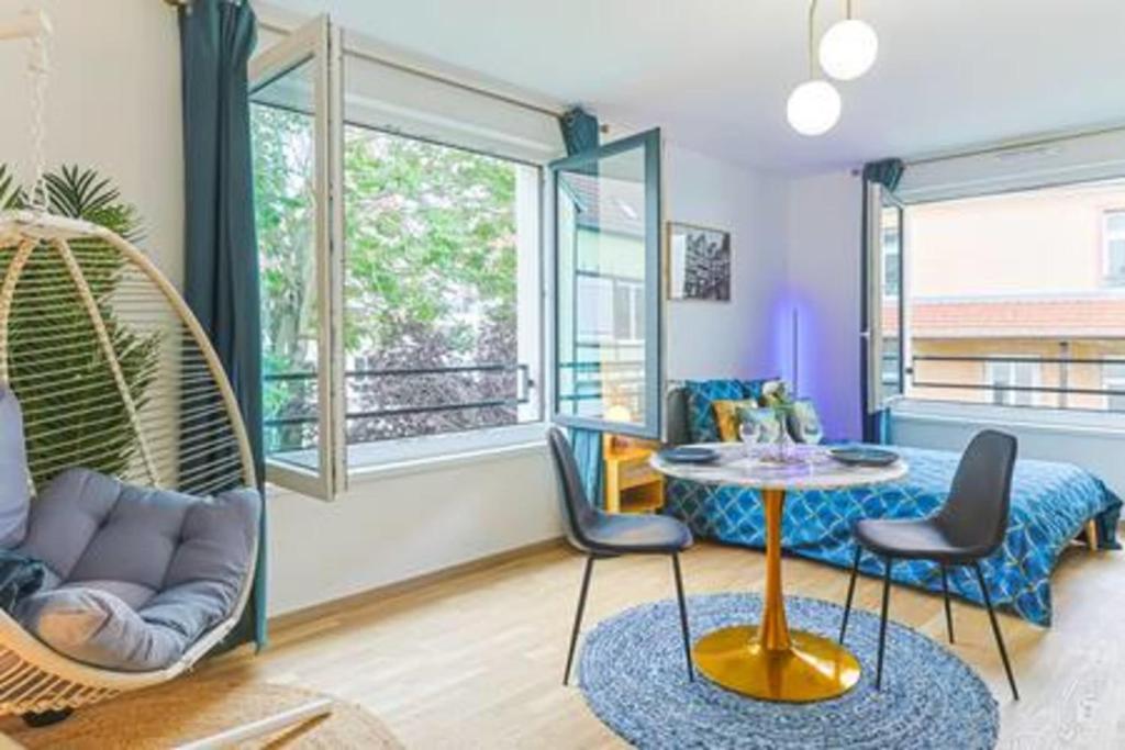 a living room with a table and chairs at Le Venise I Private Parking I Spacious & Bright in Colmar