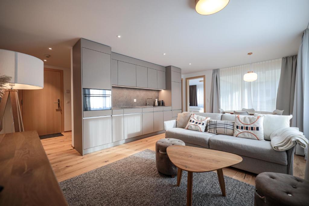 Η κουζίνα ή μικρή κουζίνα στο AVES Apartments Savognin