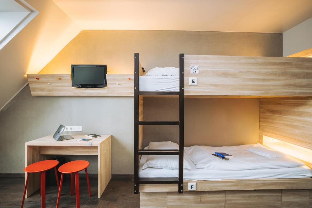 MEININGER Hotel Wien Downtown Franz - Bed In 6-Bed Female Dormitory Room