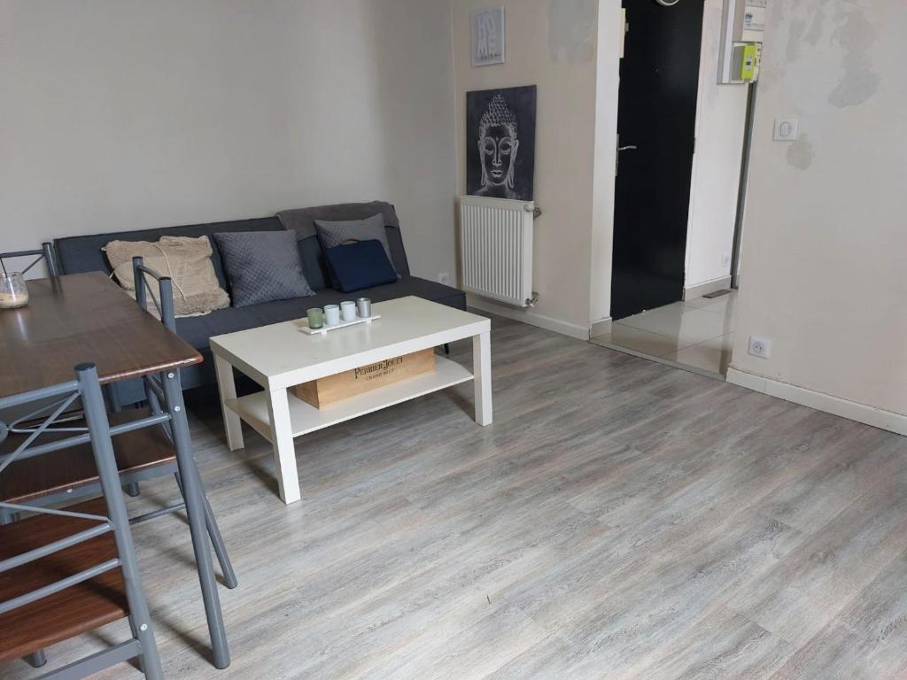 Posezení v ubytování Le Shelby's - Appartement cosy et lumineux !