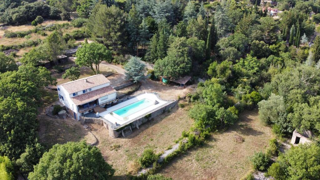 an aerial view of a house with a swimming pool at Domaine d'Orus - Piscine privée in Bédarieux