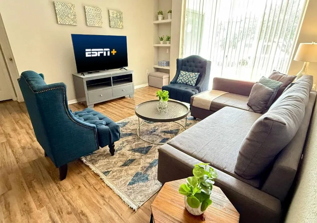 2BR2BA Getaway 7 Miles from Orlando Parks