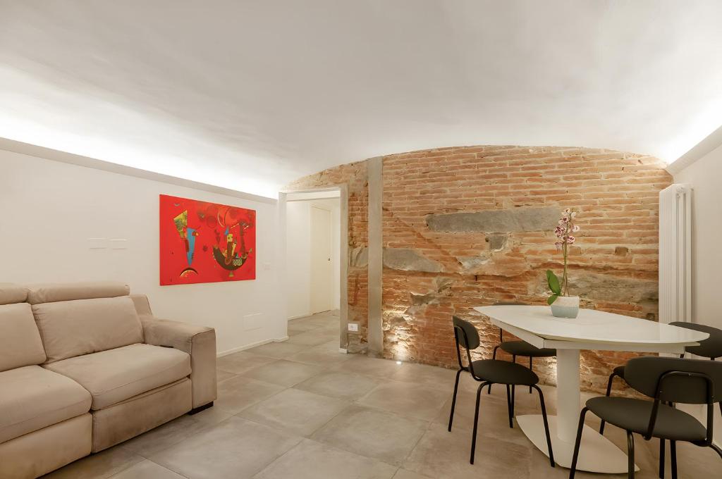 a living room with a couch and a table at La casina di Camilla in Florence