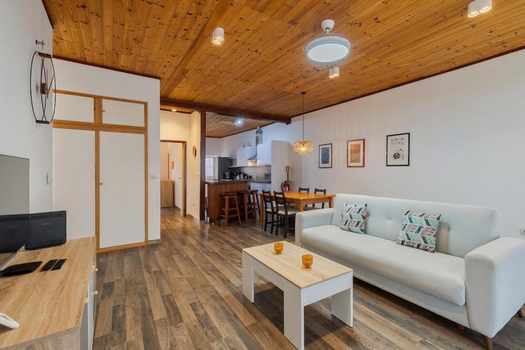 a living room with a couch and a table at Casa Bauínia in Setúbal