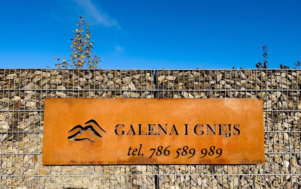 a sign on top of a stone wall at Galena i Gnejs in Stronie Śląskie