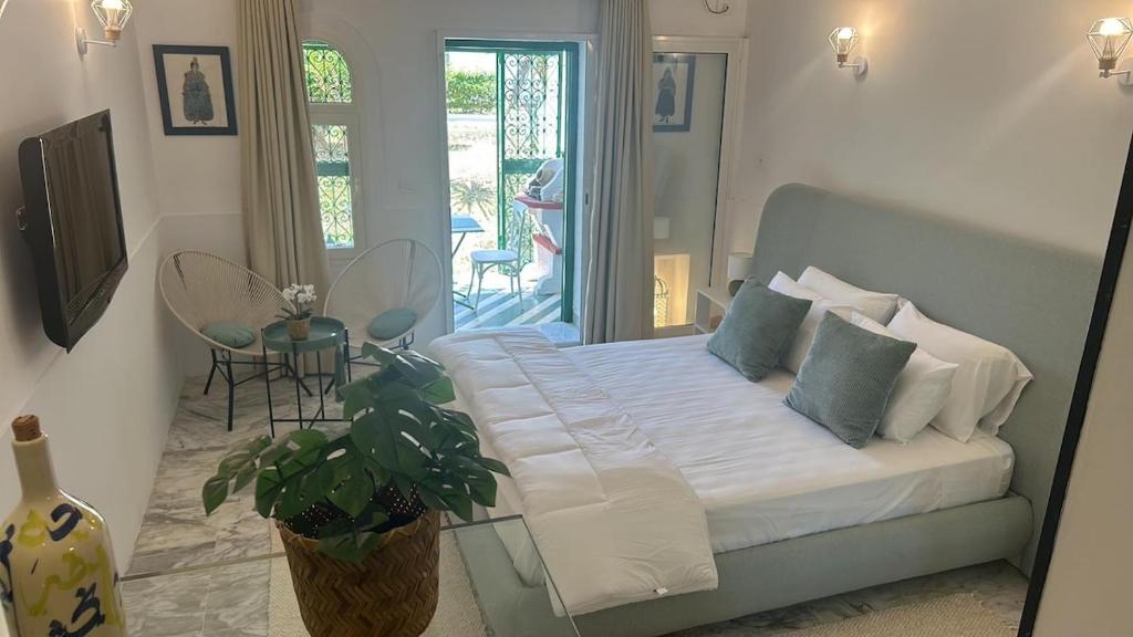 A bed or beds in a room at Our Modern Studio in Marina Port El Kantaoui