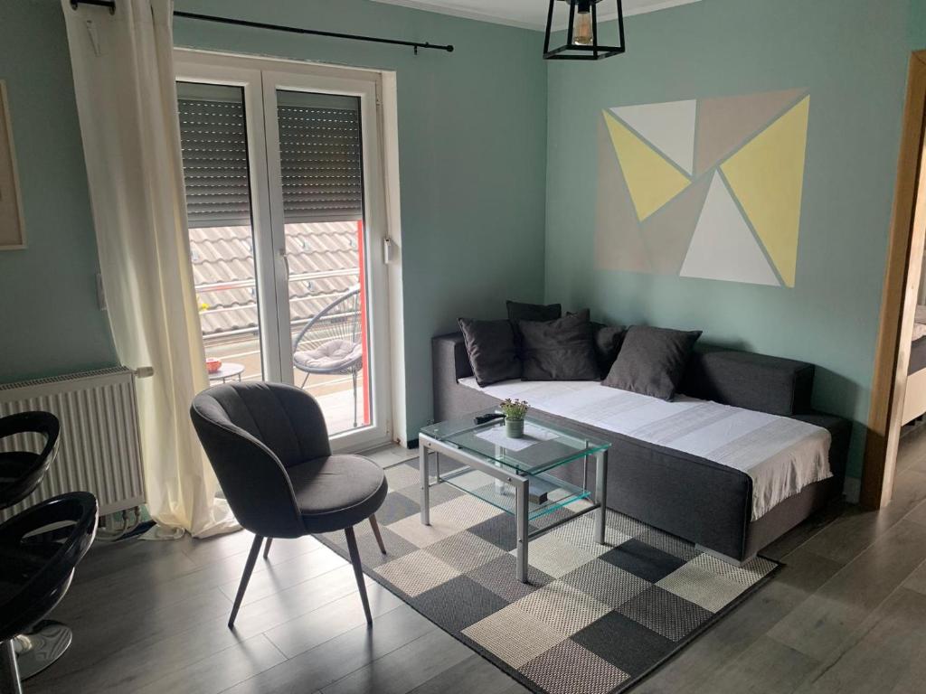 Un pat sau paturi într-o cameră la Hostel Bihac