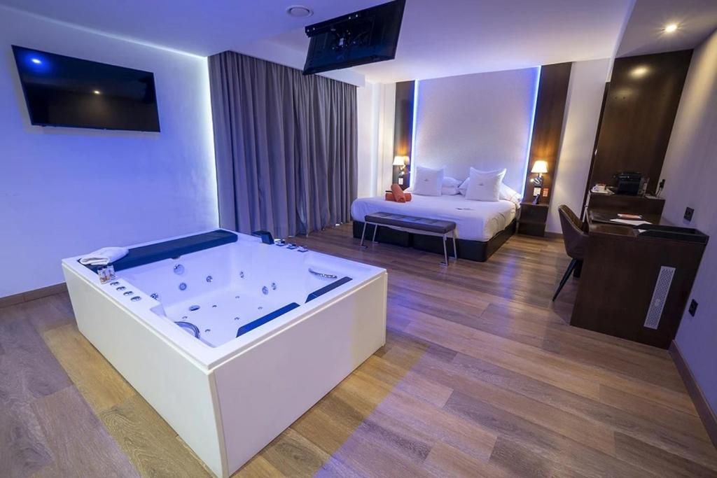 MB Boutique Hotel – Adults Recommended - Bañera de hidromasaje en Nerja