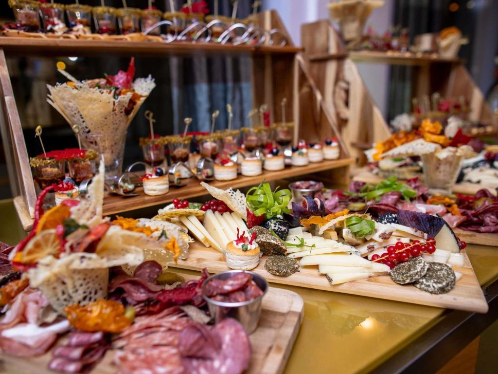 Pullman Bucharest World Trade Center - Resim 9