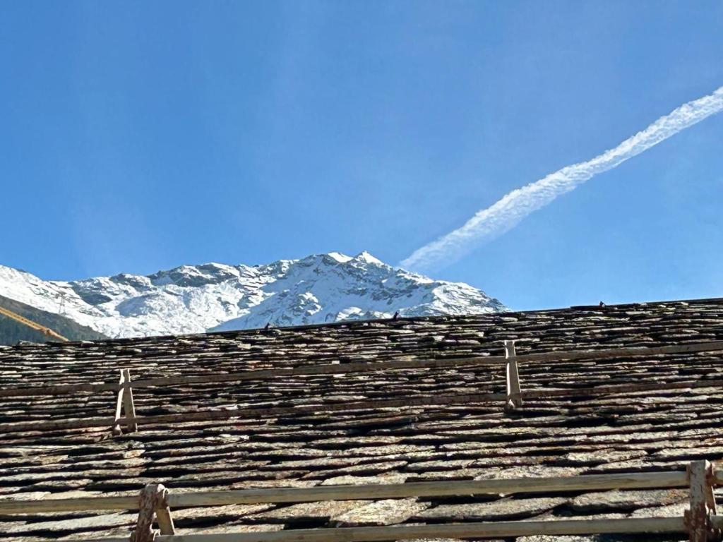 a roof with a snow covered mountain in the background at Casa Rita in Bormio