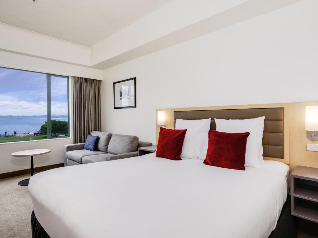 
Superior King Room with Lake View
