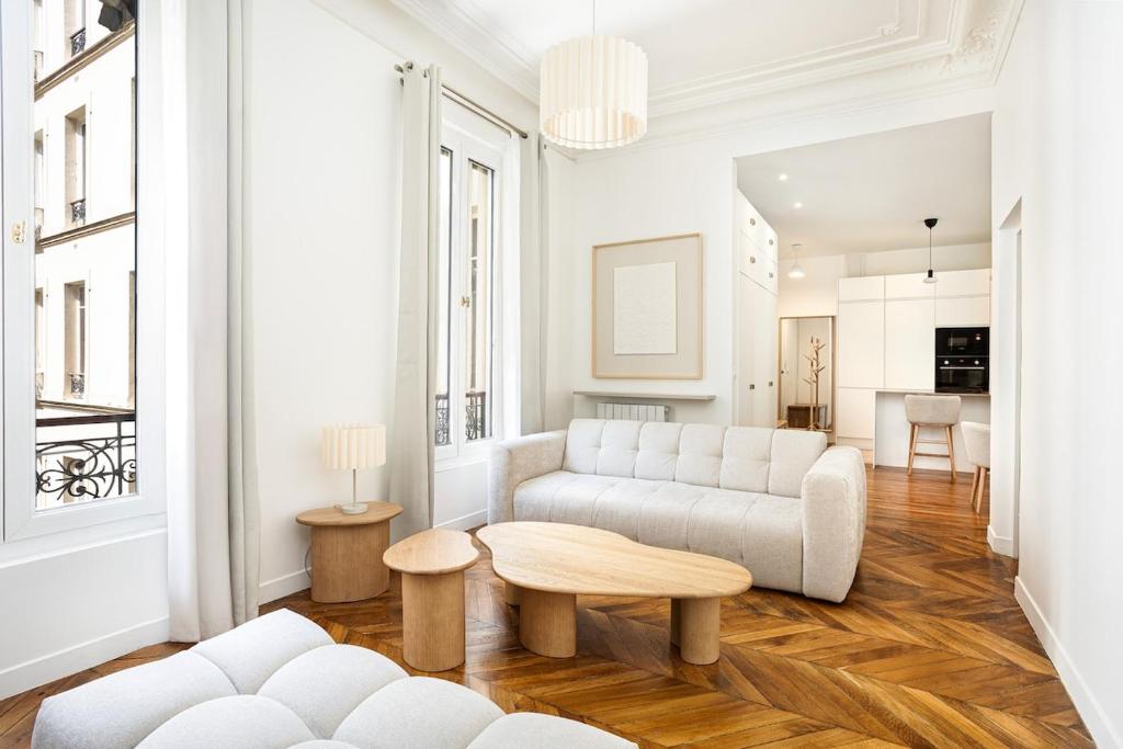 Elegant Parisian Minimalism near Arc de Triomphe