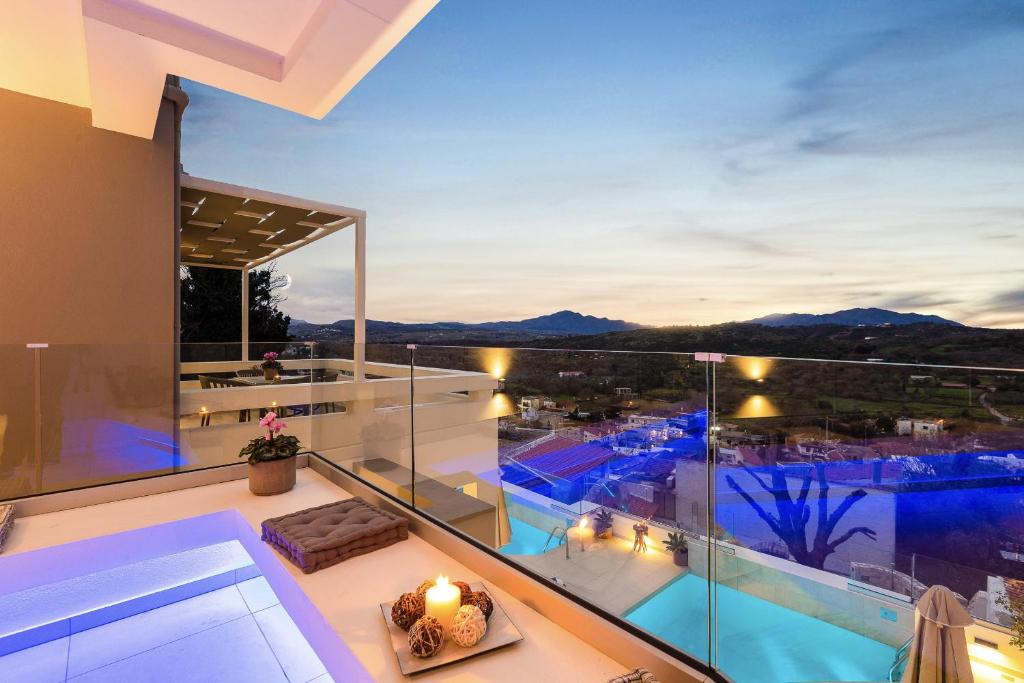 Fotografie z fotogalerie ubytování Three Moirai Villa - with 2 Heated Pools v destinaci Arménoi