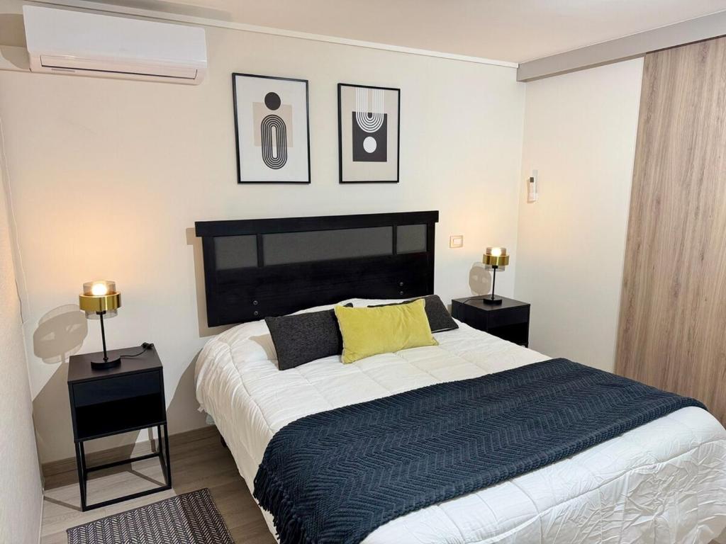 Ένα ή περισσότερα κρεβάτια σε δωμάτιο στο Moderno departamento en Las Condes