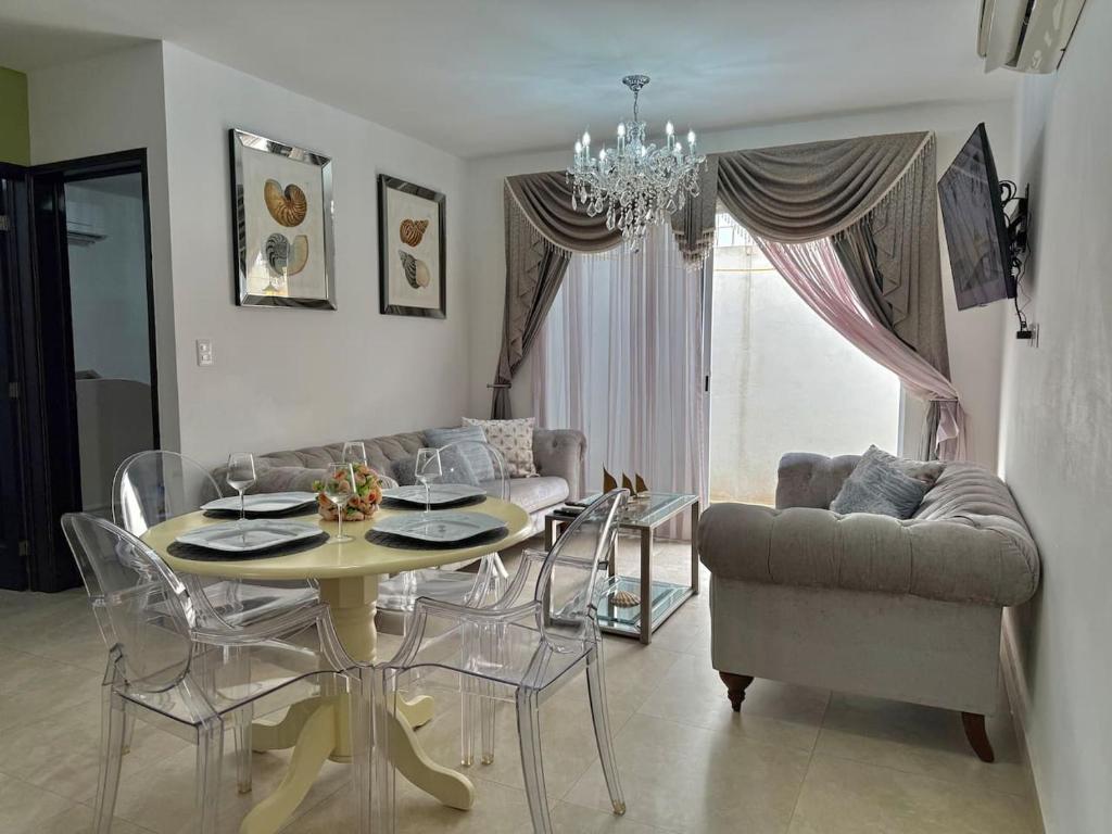 Khu vực ghế ngồi tại Depa Agradable en Cerritos, Cerca de la Playa