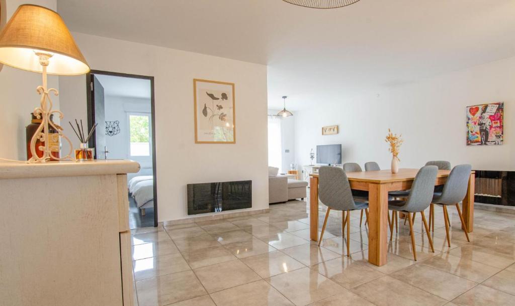 Φωτογραφία από το άλμπουμ του La jouquiniere σε Pars-lès-Romilly