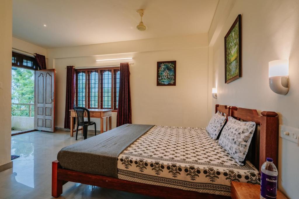 Postel nebo postele na pokoji v ubytování Faunora Thekkady