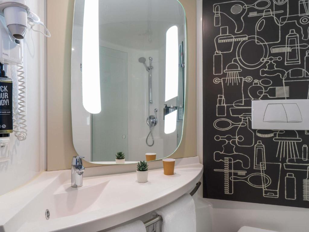 Ibis Barcelona Meridiana - Resim 21