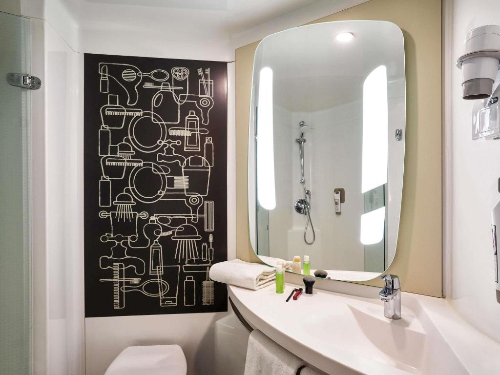 Ibis Barcelona Meridiana - Resim 24