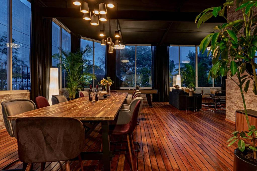 Εστιατόριο ή άλλο μέρος για φαγητό στο Luxury Roma Sur House with Rooftop Dining