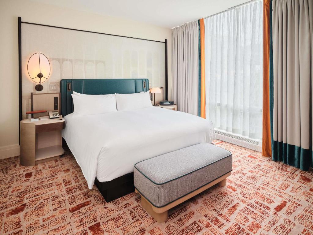 
One-Bedroom Golden Mile King Suite with Sofa Bed
