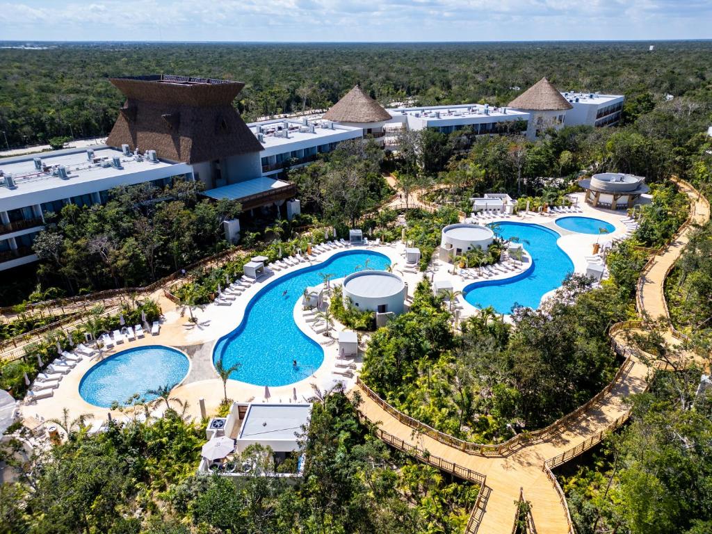 La alberca dentro o cerca de Hotel Mundo Maya Tulum