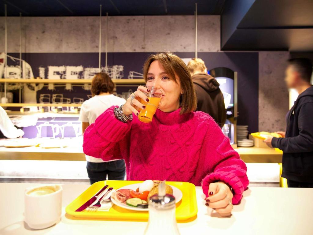 Ibis budget Berlin Potsdamer Platz - Resim 39