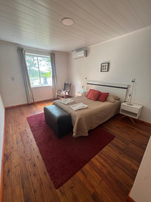 En eller flere senge i et værelse på Cabaña Sol de Otoño