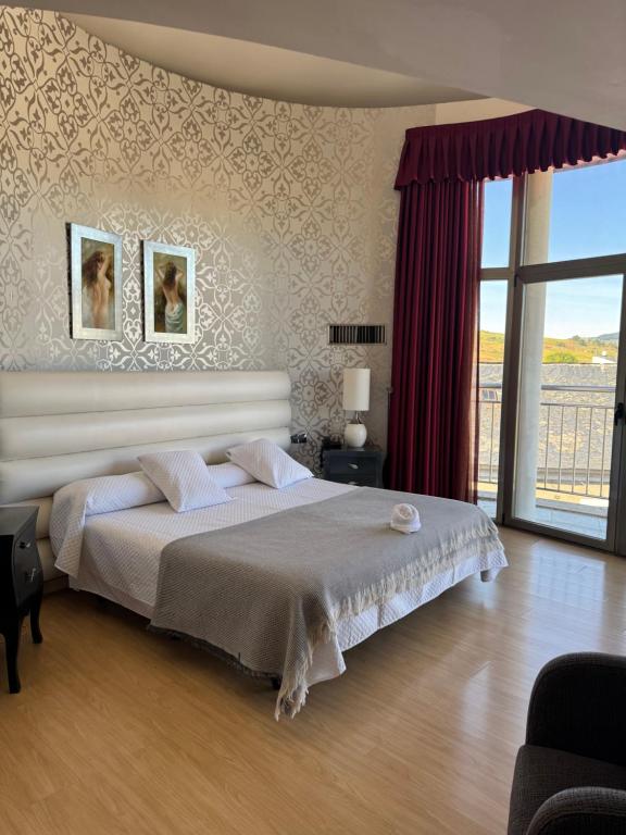 Postel nebo postele na pokoji v ubytování Hotel Villa de Cacabelos