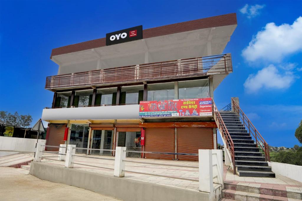 a building with a qo sign on it at SPOT ON New Hamsafar in Jhūsi