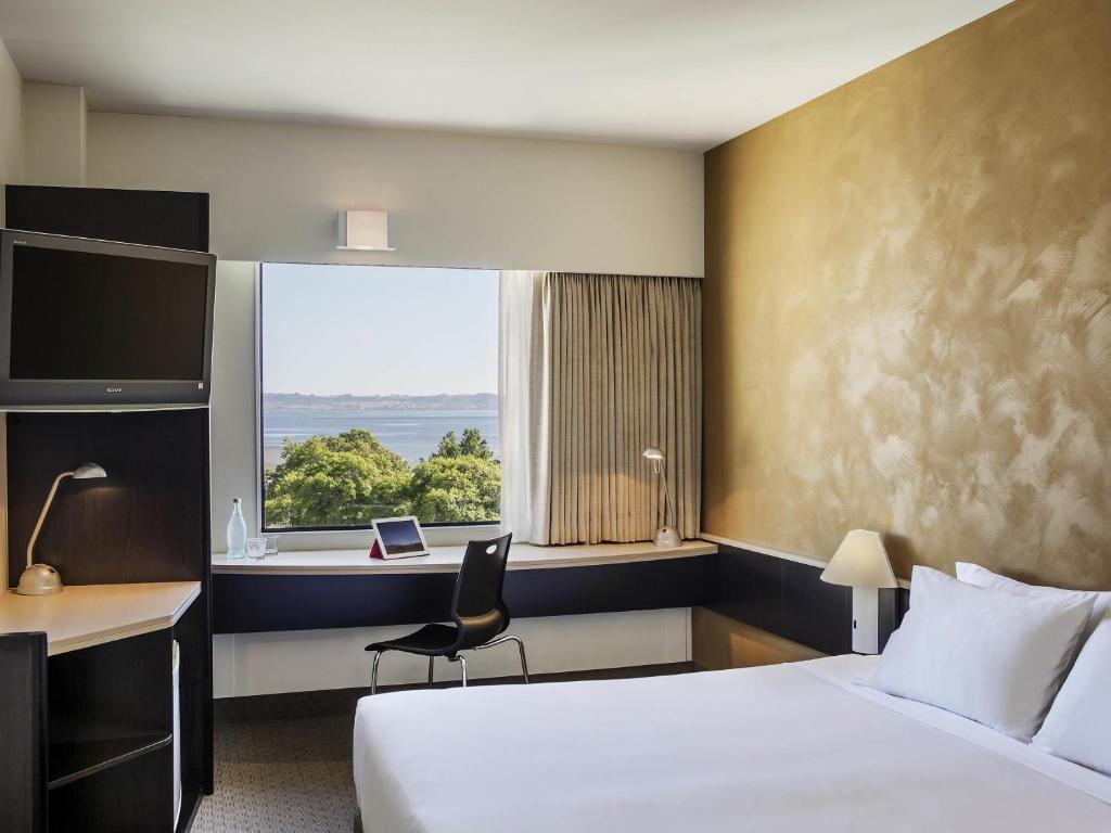 
Double Room with Two Double Beds and Lake View
