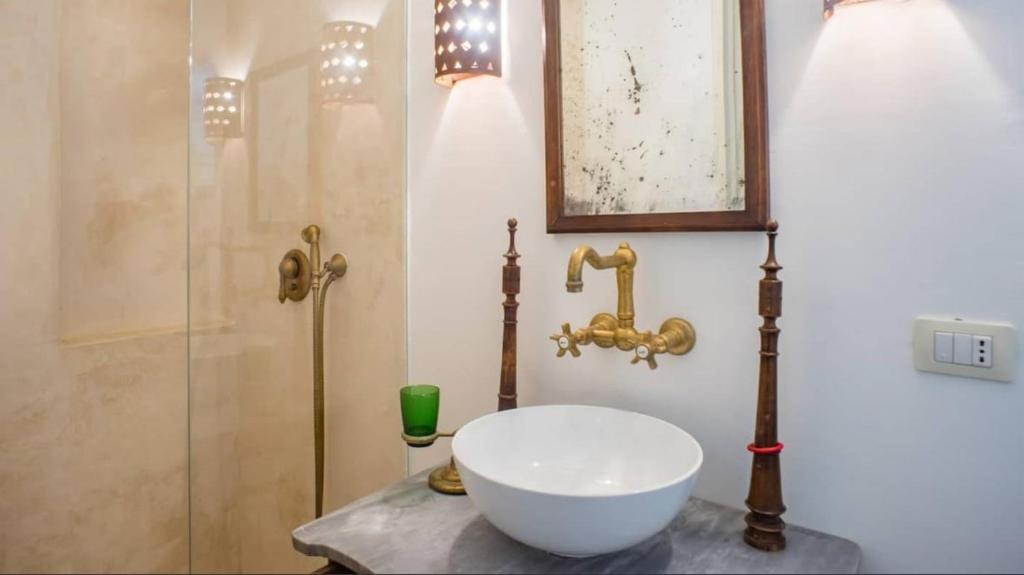 Villa Charita - Old Masseria in the historical town with private pool