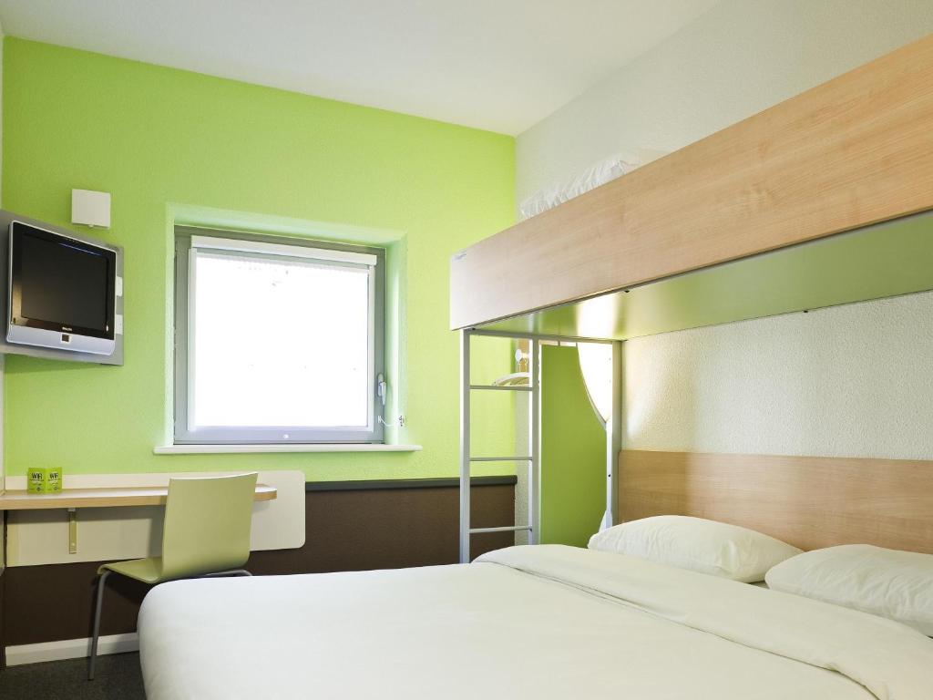 ibis budget Leeds Centre Crown Point Road - Resim 17
